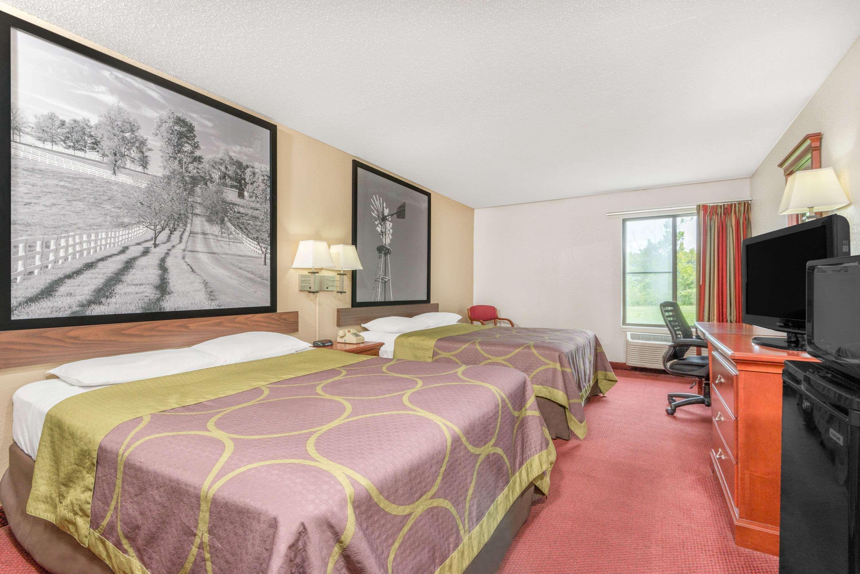 Super 8 By Wyndham Vincennes Motel Exterior photo