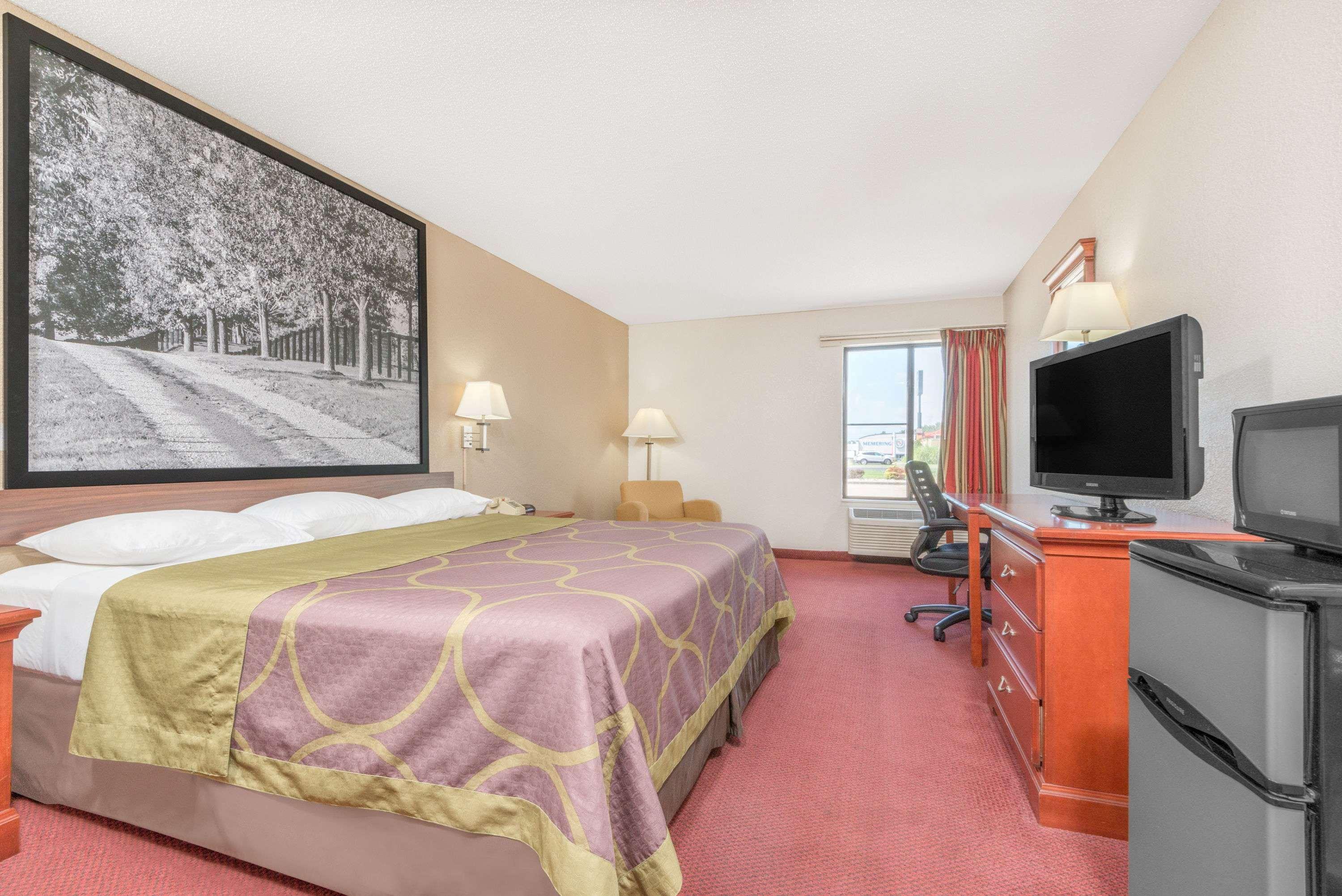 Super 8 By Wyndham Vincennes Motel Exterior photo