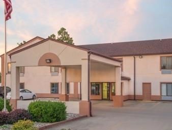 Super 8 By Wyndham Vincennes Motel Exterior photo